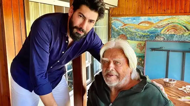 Genç sanatçı Tolga Yüce'den Cüneyt Arkın'a sürpriz doğum günü ziyareti Genç sanatçı Tolga Yüce'den Cüneyt Arkın'a sürpriz doğum günü ziyareti