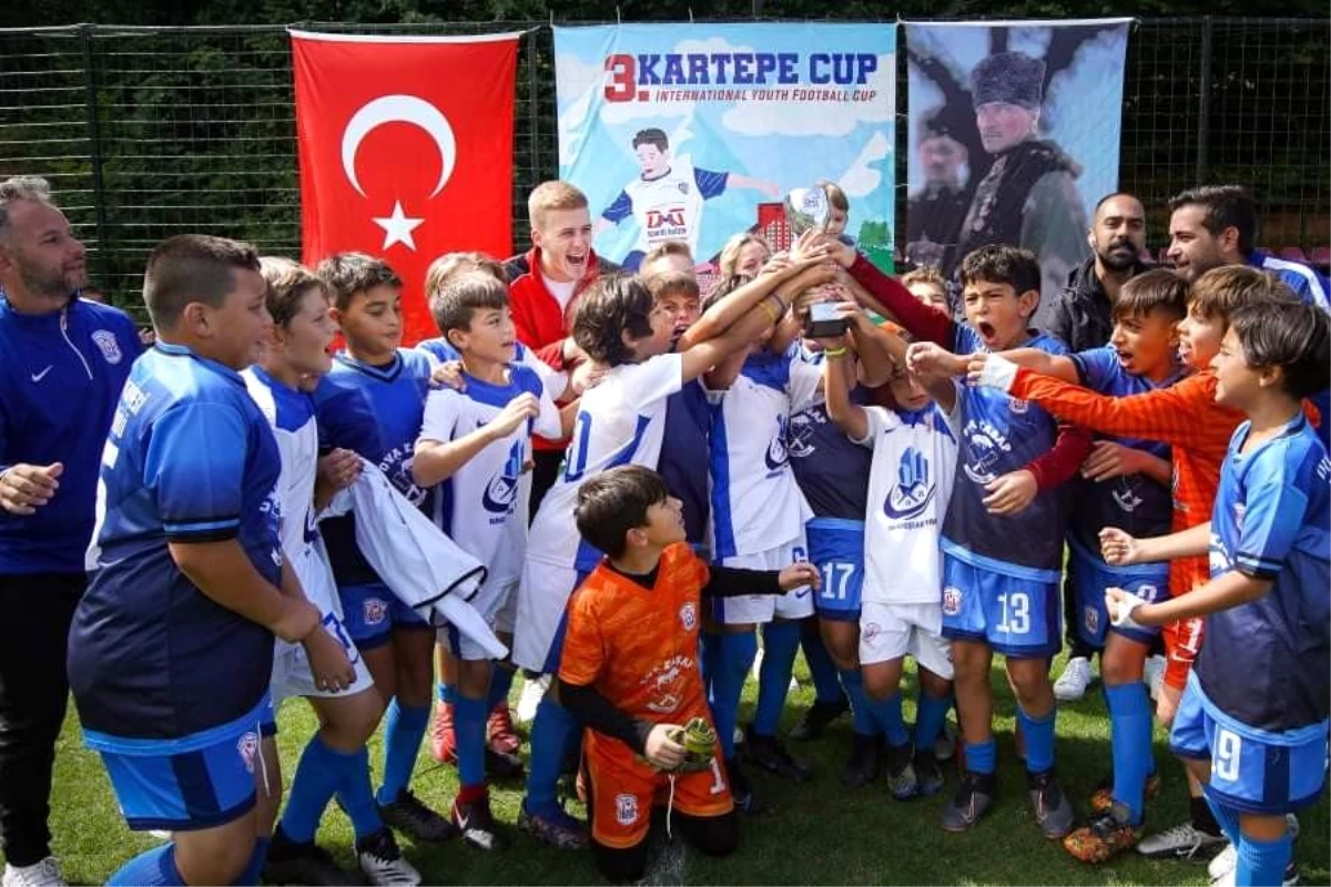 Urla Belediyesi Spor Kulübü\'nden U12 ve U14\'te kupa