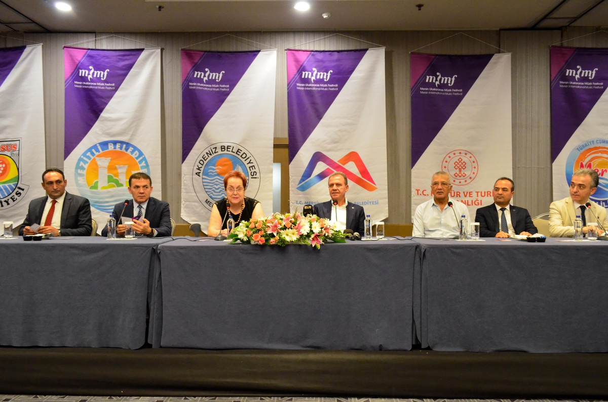 19. Mersin Uluslararası Müzik Festivaline katkı sunanlara plaket verildi