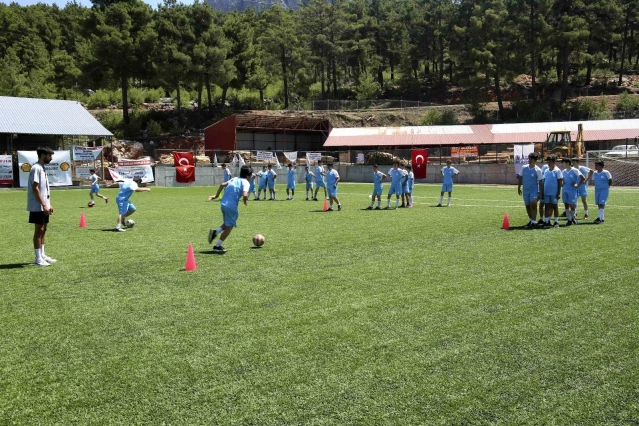 Aladağ'ın gençleri Yaz Spor Okulu'nu tamamladı