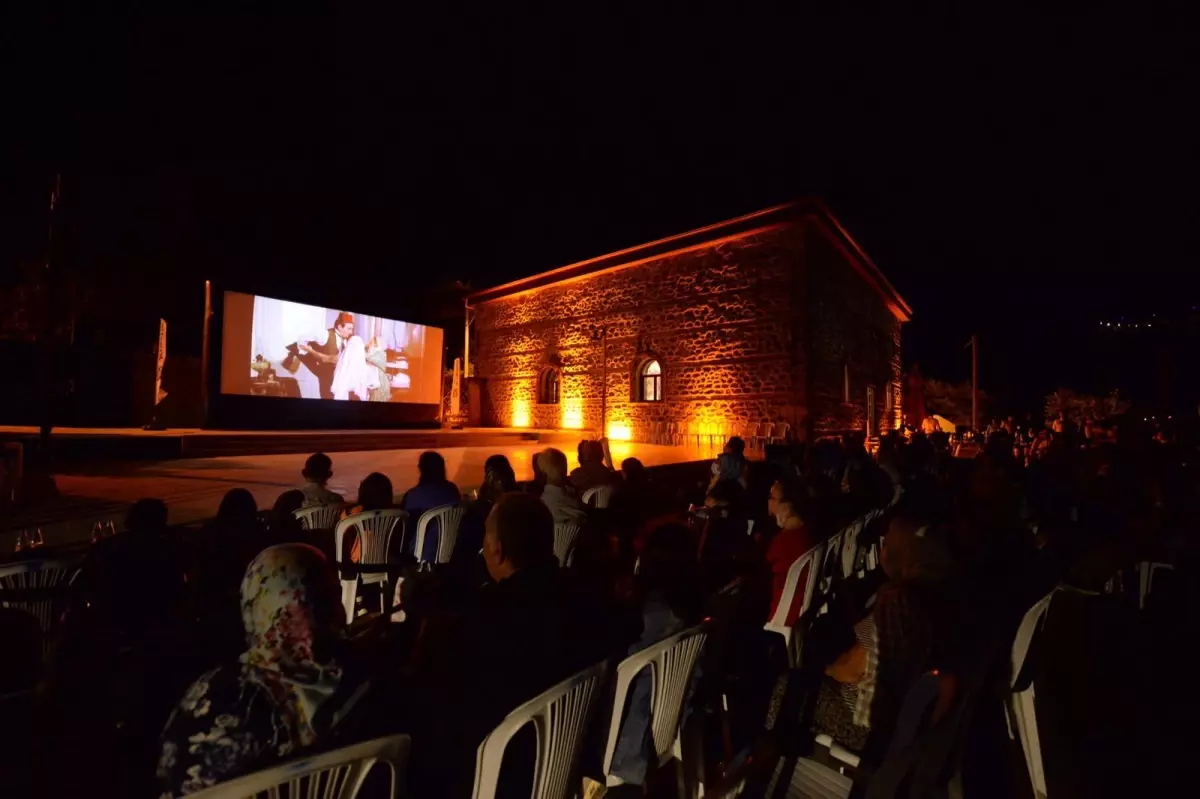 Altıeylül\'de "açık hava sinema günleri" etkinliği düzenlendi