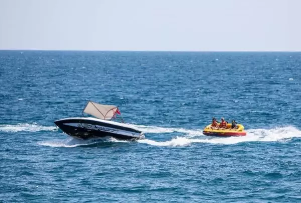 ANTALYA'DA OKULLAR AÇILDI, SAHİLLER BOŞALDI ANTALYA'DA OKULLAR AÇILDI, SAHİLLER BOŞALDI