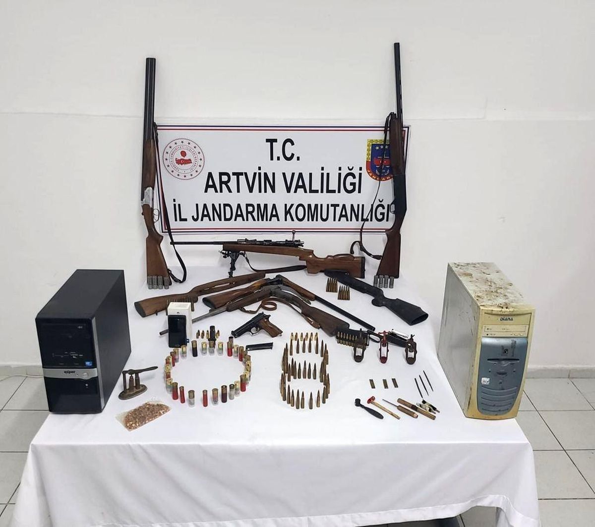 Son dakika 3. sayfa: Artvin\'de jandarmadan operasyon