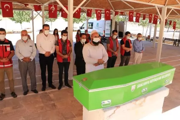 Babasının tinerle yaktığı Amara, kimsesizler mezarlığına defnedildi