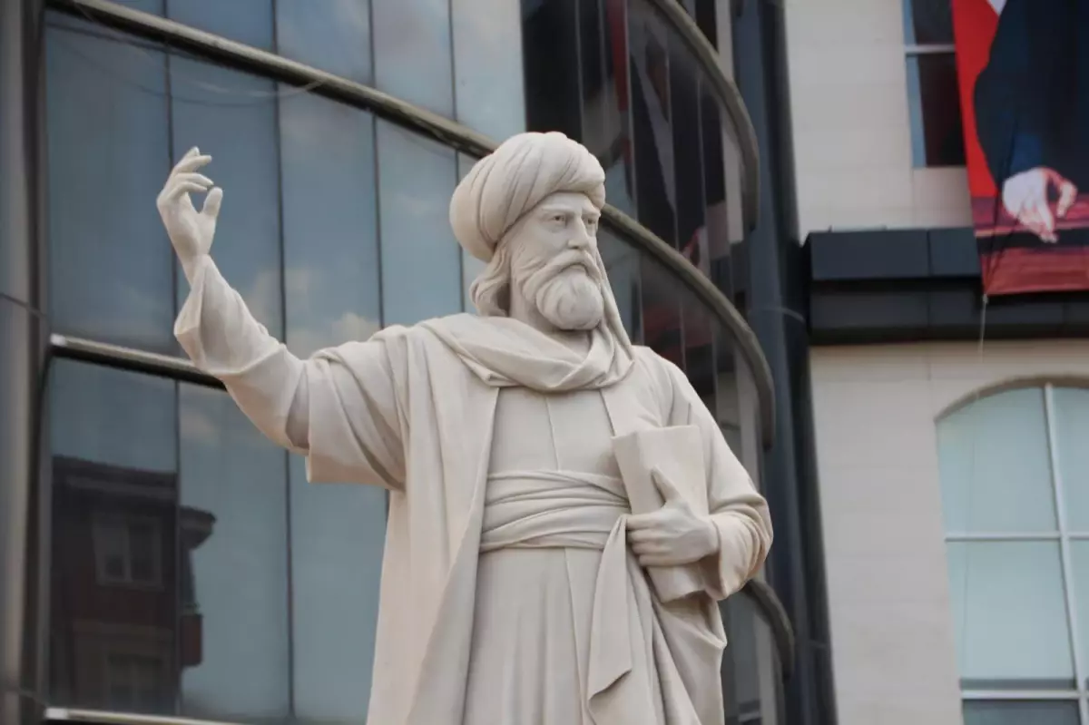 Bilecik\'e 11 tonluk Bilecik mermerinden Şeyh Edebali heykeli ve Kayı Anıtı