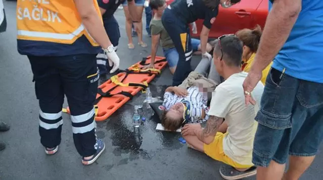 Kazayı görünce ambulans çağırdı, olay yerine yaklaşınca kendi karısı olduğunu gördü Kazayı görünce ambulans çağırdı, olay yerine yaklaşınca kendi karısı olduğunu gördü
