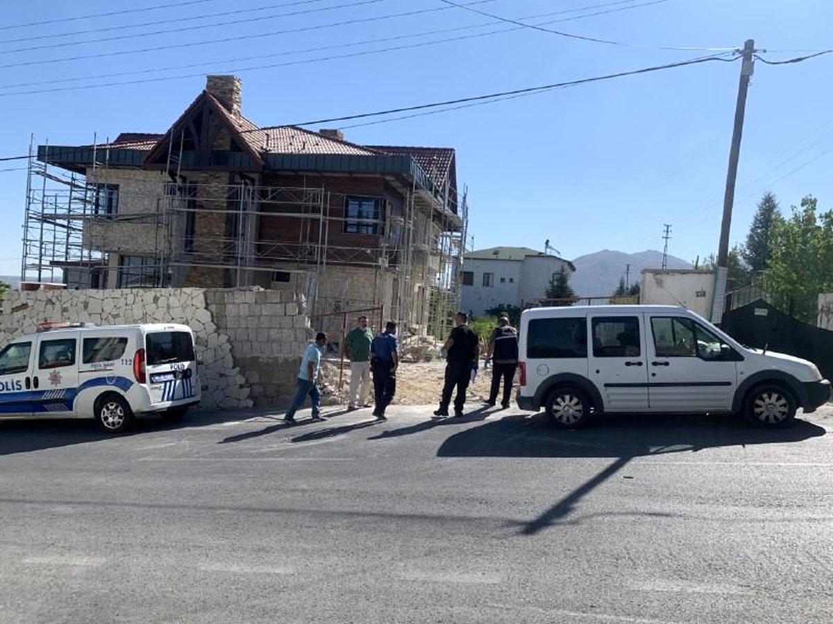 Çalıştığı inşaatta zemine çakılan işçi ağır yaralandı