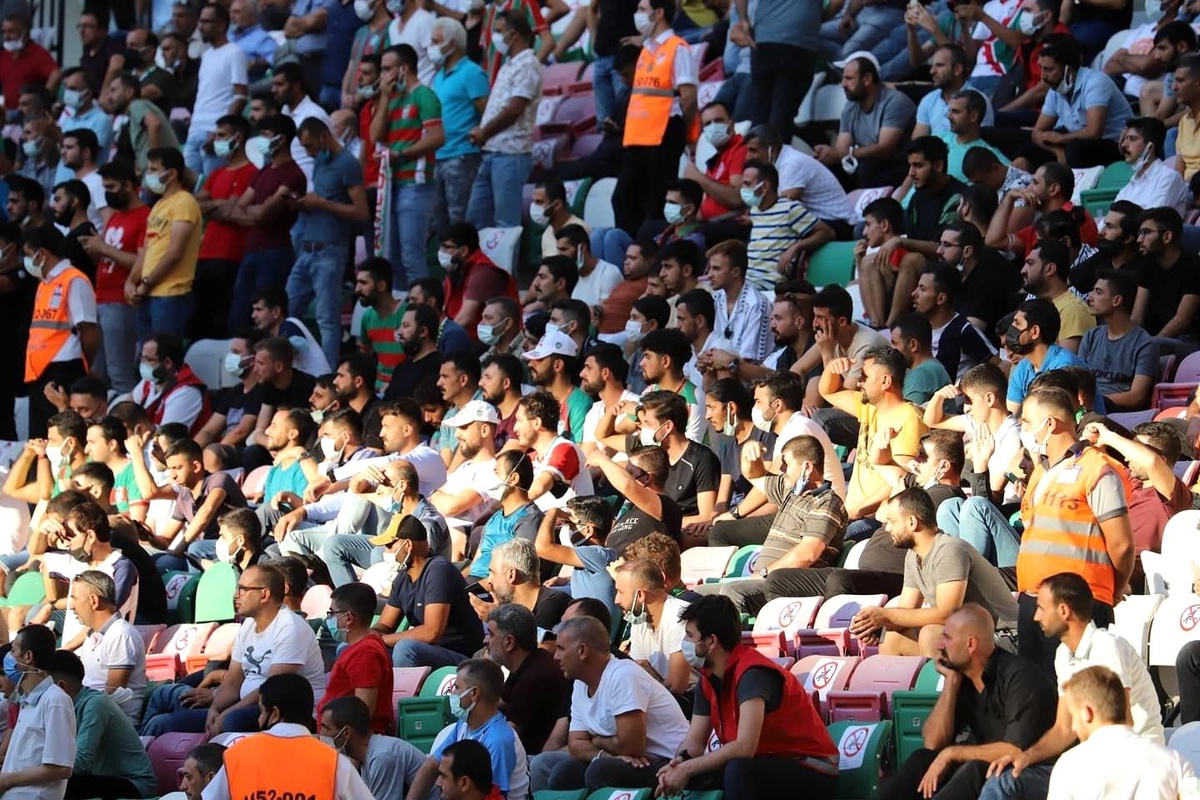 Diyarbakır\'da özlem bitti, tribünlere renk geldi