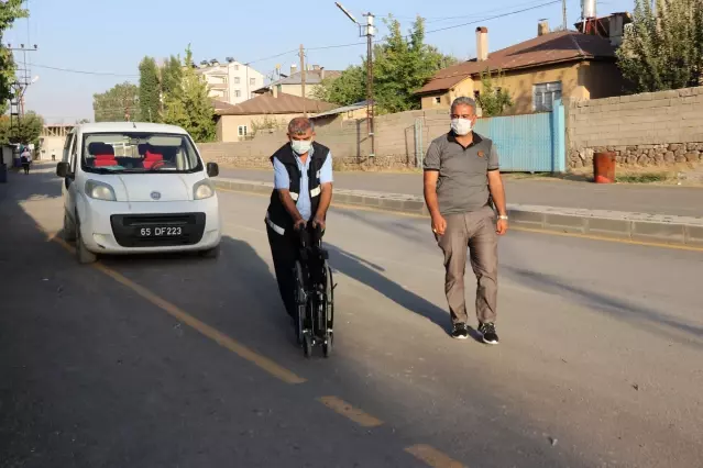 Erciş'te engelli vatandaşa tekerlekli sandalye hediye edildi