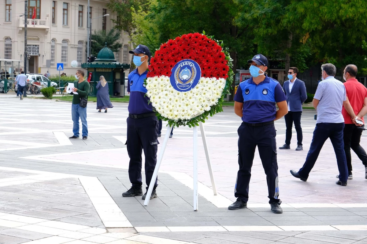 Eskişehir Zabıta Teşkilatı, Zabıta Haftasını Vilayet Meydanında gerçekleştirilen törenle kutladı