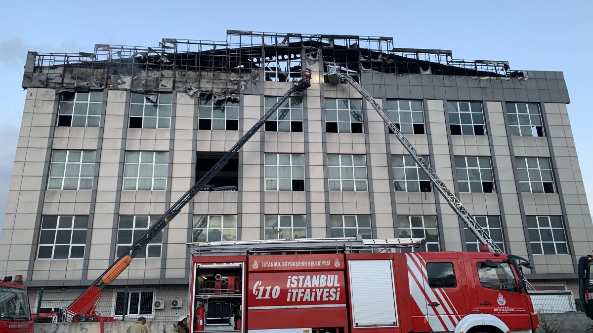 İstanbul\'da bir iş yerinde yangın çıktı