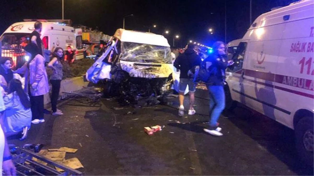İzmir\'de yaşanan kazada: 1\'i ağır 11 kişi yaralandı