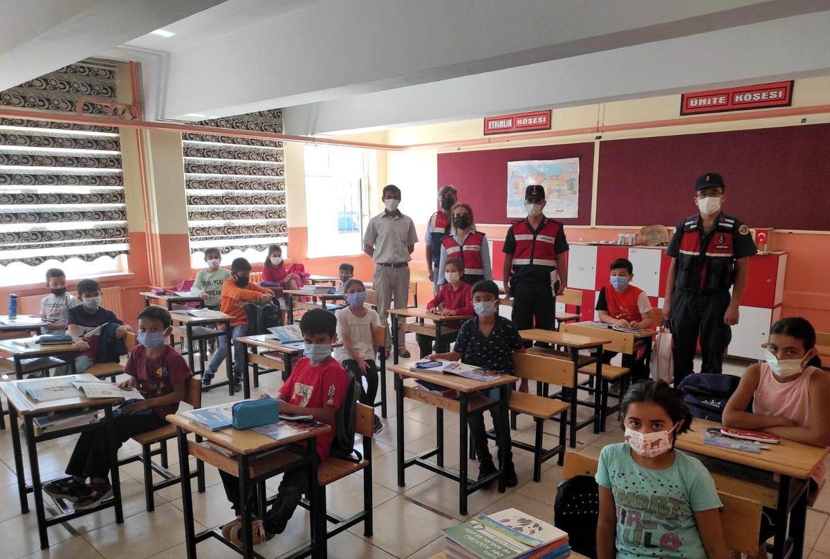 Jandarmadan okul güvenliği faaliyetleri