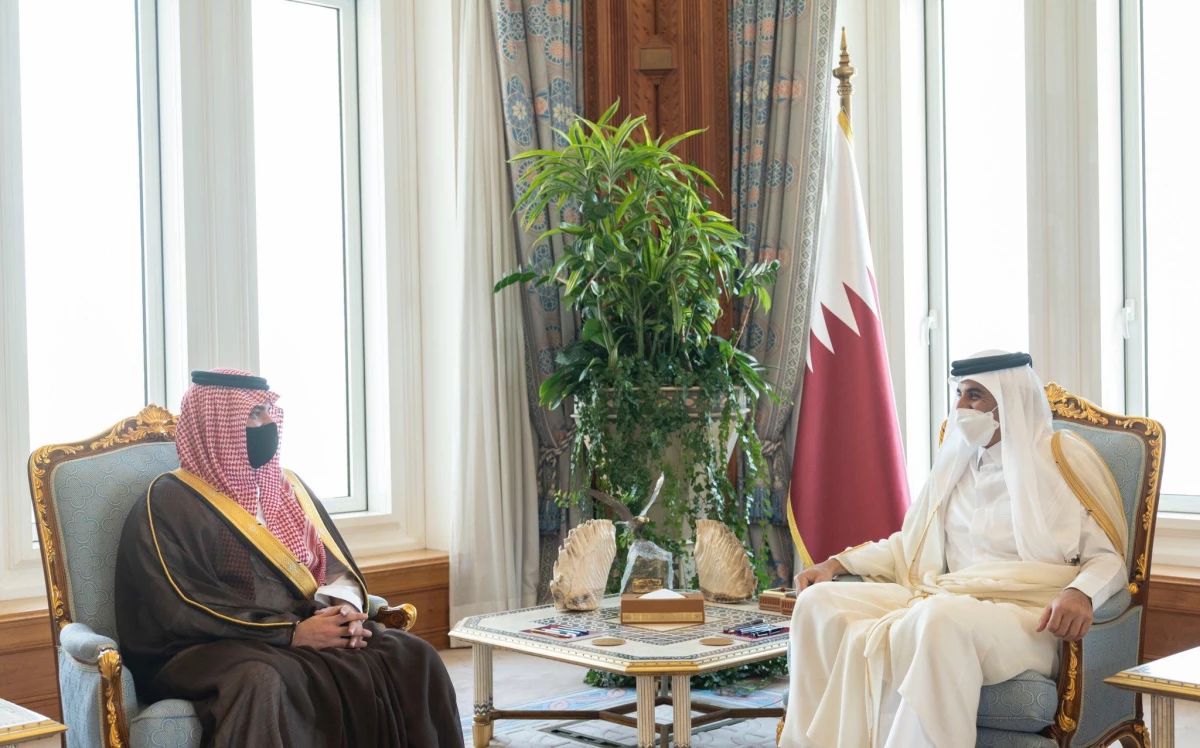 Katar Emiri Al Sani, Suudi Arabistan İçişleri Bakanı\'yla ikili ilişkilerin geliştirilmesini görüştü