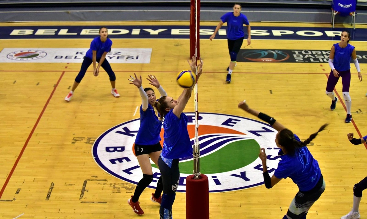 Son dakika haberleri... Kazakistanlı voleybol takımı, Antalya\'da kamp yapıyor