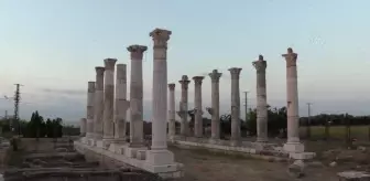 Kazılarda gök bilimci ve şair Aratos'un anıt mezarının olduğu değerlendirilen yapının zeminine ulaşıldı