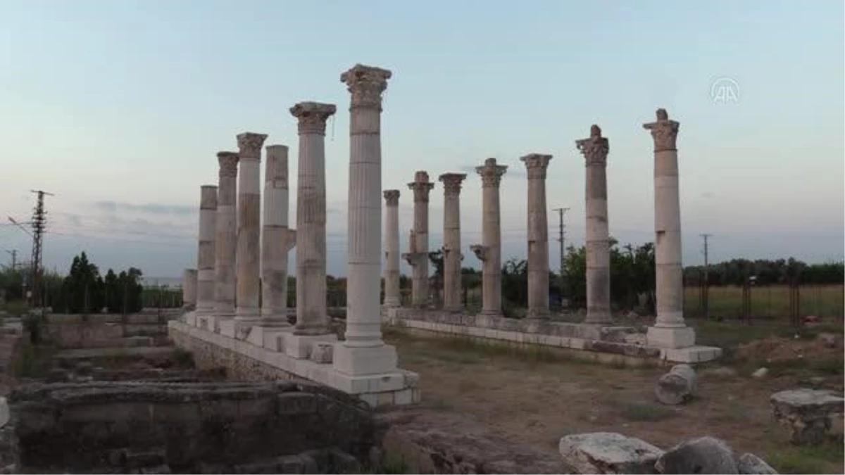 Kazılarda gök bilimci ve şair Aratos\'un anıt mezarının olduğu değerlendirilen yapının zeminine ulaşıldı