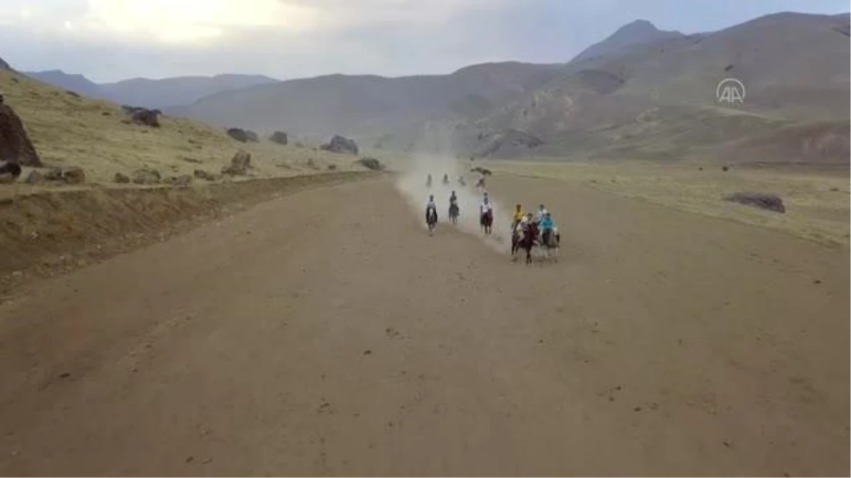 Kırgız Türkleri 5 bin yıllık "kökbörü" sporunu yaşatmaya çalışıyor