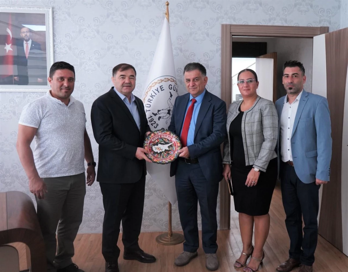 KKTC Güreş Federasyonu Başkanı Öznacar\'dan Türkiye Güreş Federasyonu Başkanı Musa Aydın\'a ziyaret