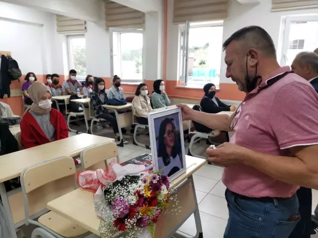Maganda kurşunu ile hayatını kaybeden Büşra'nın sınıfında duygusal anlar yaşandı Maganda kurşunu ile hayatını kaybeden Büşra'nın sınıfında duygusal anlar yaşandı