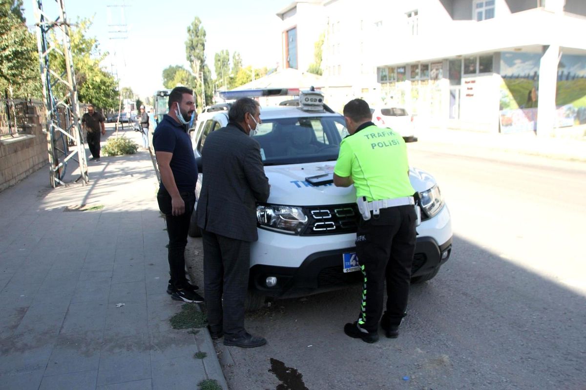 Malazgirt\'te eğitim-öğretimin ilk gününde okul servisleri denetlendi