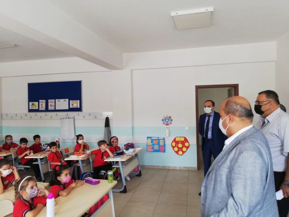 Osmaneli Kaymakamı Ünal ve Belediye Başkanı Şahin, okulları ziyaret etti