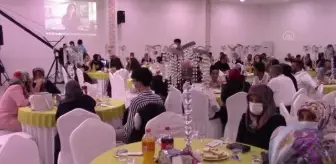 Salgın nedeniyle düğünlerini ertelemeli yapan çiftten davetlilere 'Lütfen aşı olun' çağrısı