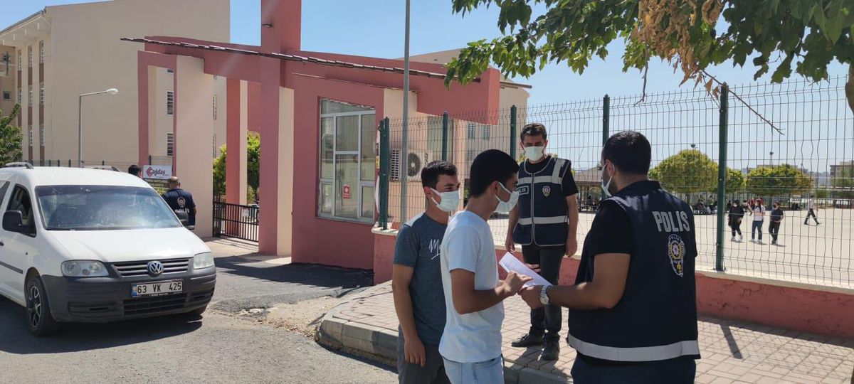 Şanlıurfa\'da polis okullarda denetim yaptı