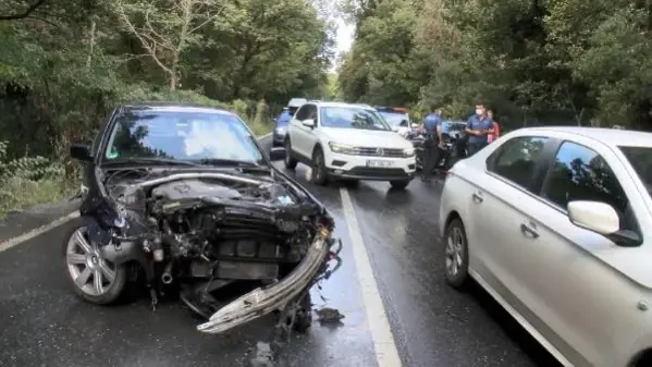 Son Dakika Haber Sariyer De Yagmurun Kayganlastirdigi Yolda Kaza 3 Yarali Son Dakika