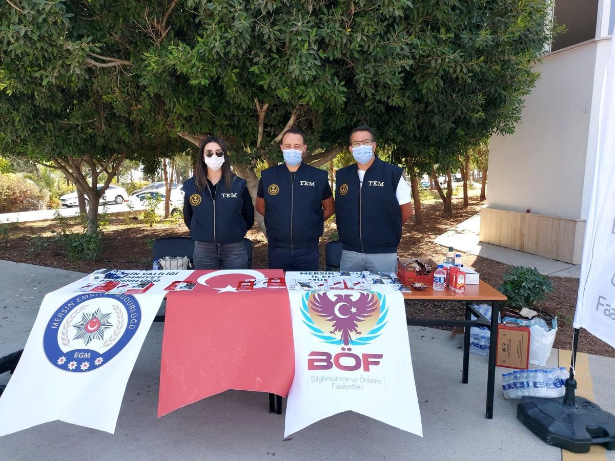 Son Dakika | TEM polisi, üniversite öğrencilerini terör konusunda bilgilendirdi