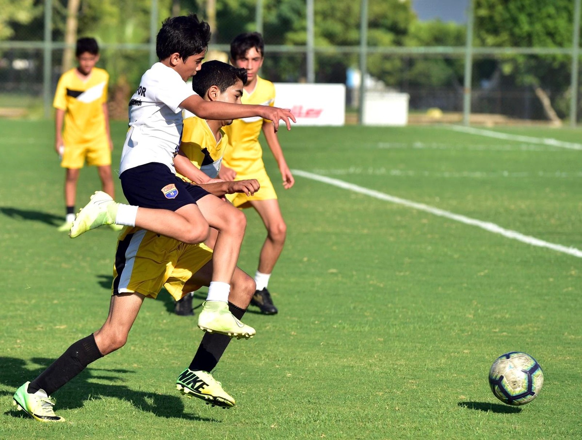 U14 Futbol Turnuvası\'nda Zafer Kupası Özer Spor\'un