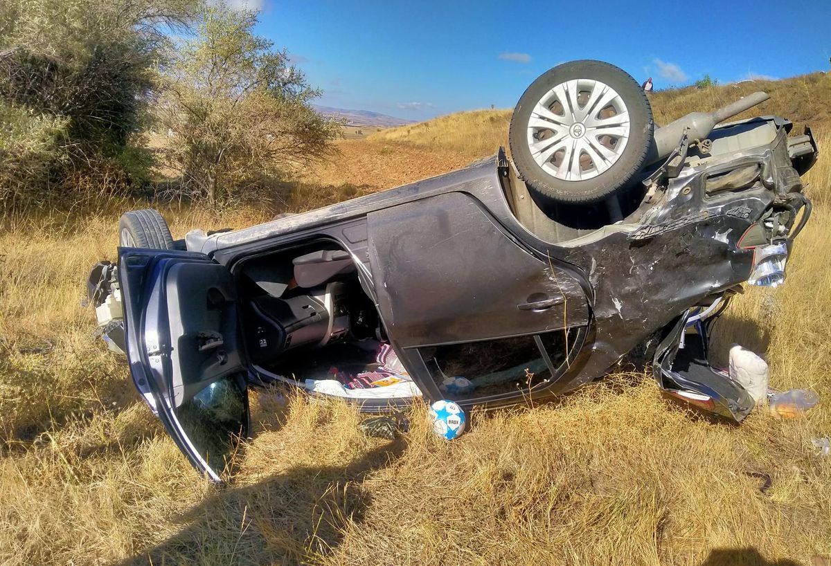 Yozgat\'ta devrilen otomobildeki 2 öğretmen yaralandı