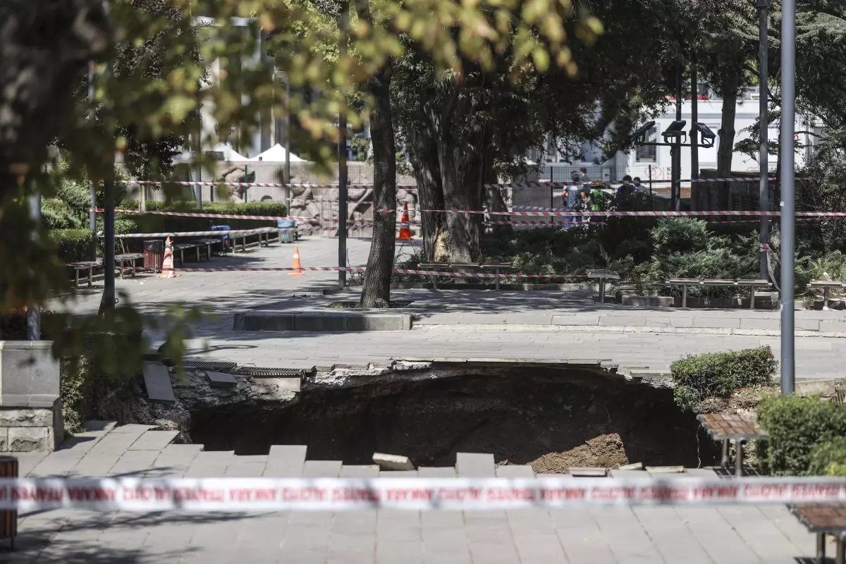 Güvenpark\'ta göçük meydana geldi (2)