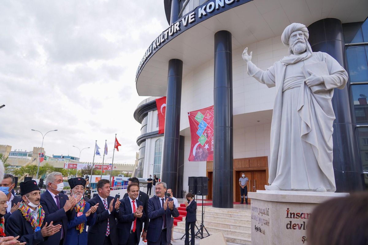 Bilecik\'te Şeyh Edebali heykeli ve Kayı Anıtı törenle açıldı