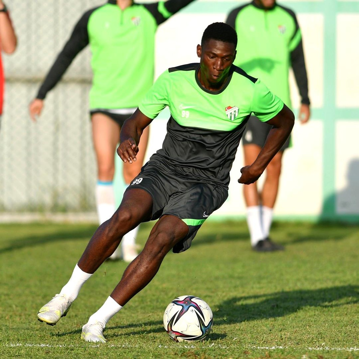 Bursaspor\'un yeni transferleri Acolatse 1 milyon Euro, Zalazar ise 350 bin Euro değeri var