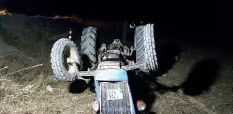 Devrilen traktörün altında kalan sürücüsü öldü