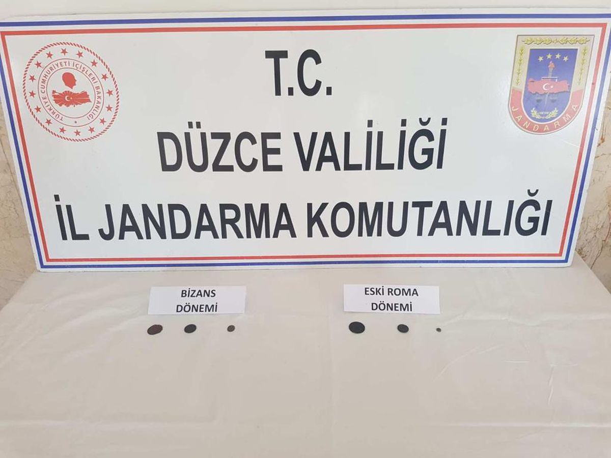 Düzce\'de Roma dönemine ait bakır ve bronz sikkeler ele geçirildi