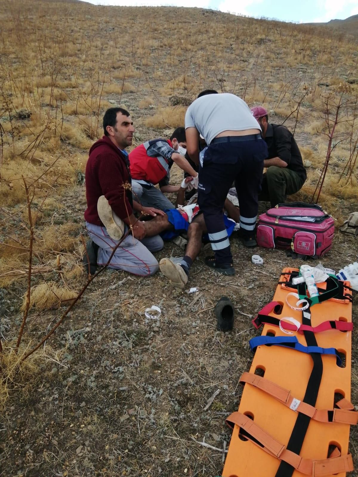 Son dakika haberleri: Erzurum\'da ayı saldırısına uğrayan kişi ambulans helikopterle hastaneye götürüldü