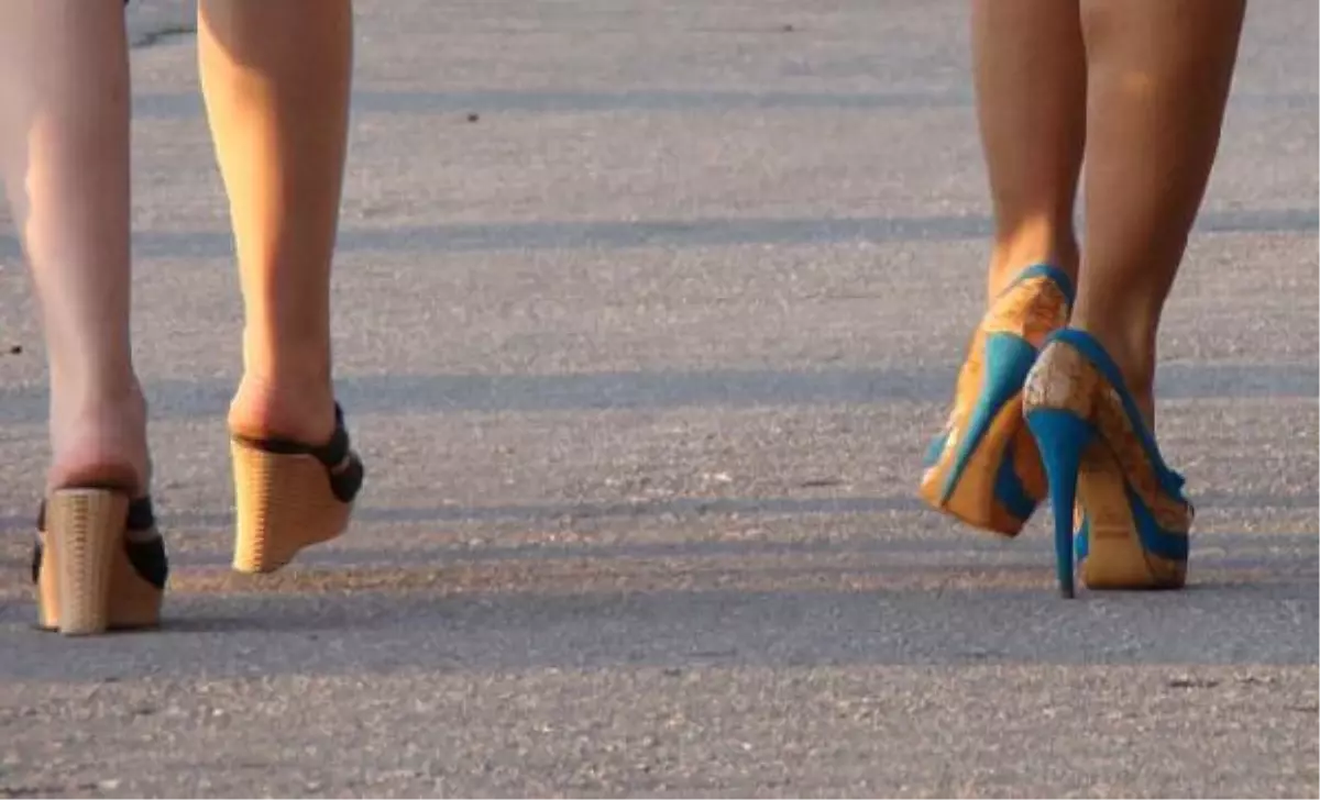 Kadınlarda daha sık görülüyor; yüksek topuklu ayakkabılara dikkat
