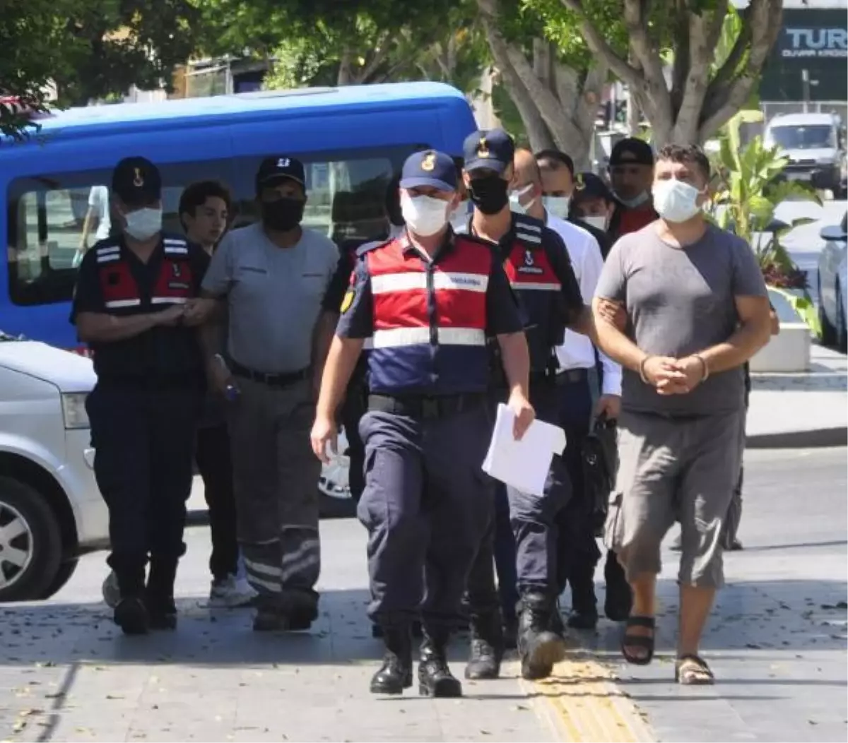 Kamyonun fırlayan tekerlerinden biri Lamia\'yı öldürdü diğeri zincirleme kazaya neden oldu (3)