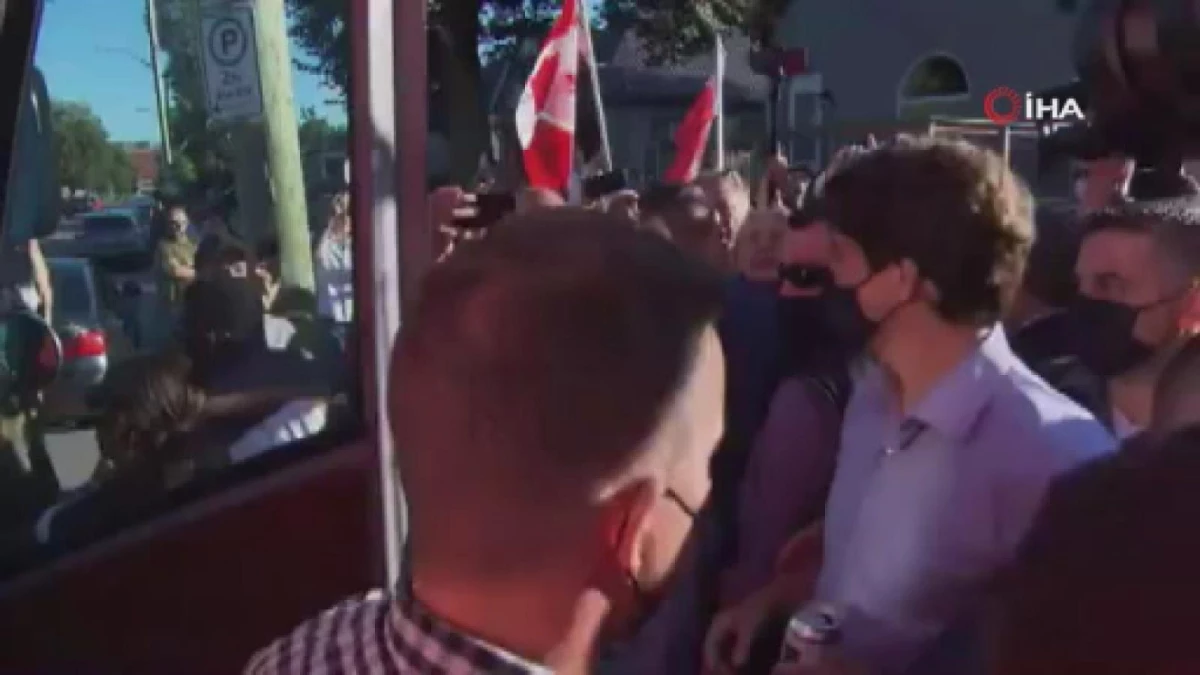 Kanada Başbakanı Trudeau\'ya seçim ziyaretinde taşlı saldırı