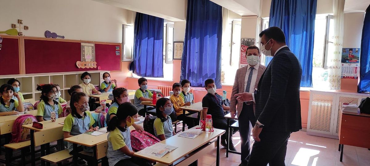 Keban Kaymakamı Akbulut, öğrencileri ziyaret etti