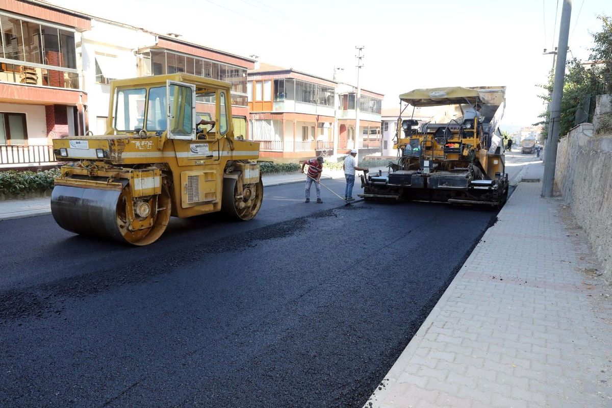 Mudanya\'da asfalt çalışmaları hızla devam ediyor