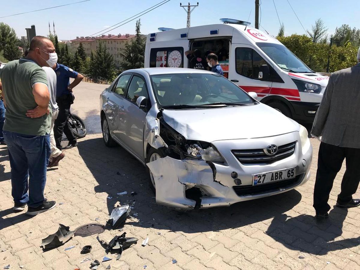Otomobil ile motosiklet çarpıştı: 1 yaralı