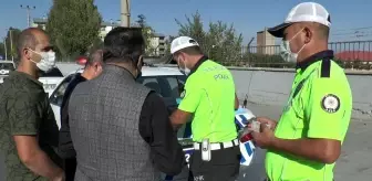 Polis, yaya geçitlerinde yol vermeyen sürücülere ceza uyguladı