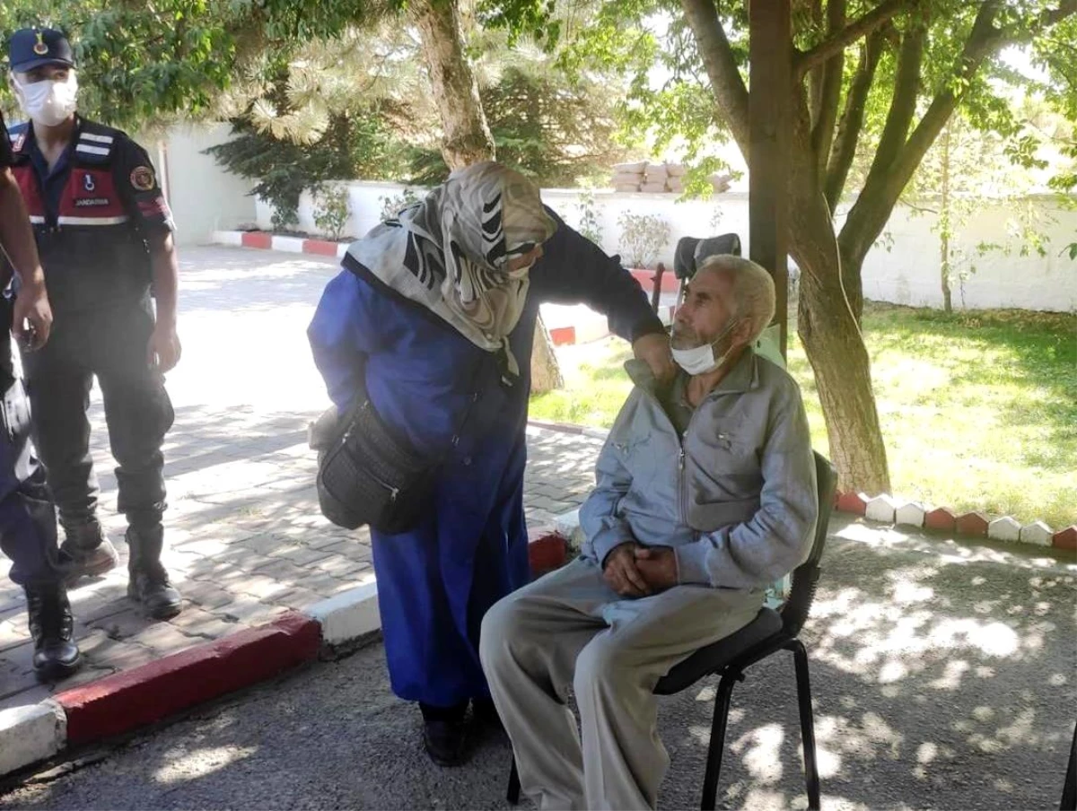 Sitenin bahçesinden kaybolan Alzheimer hastası yaşlı adamı AFAD ve jandarma buldu