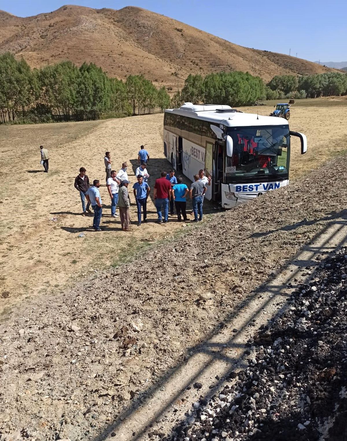 Tatvan\'da yolcu otobüsü şarampole uçtu