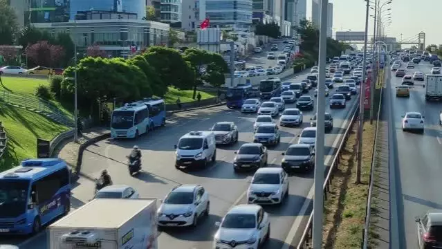 Trafik yoğunluğu yaşanıyor