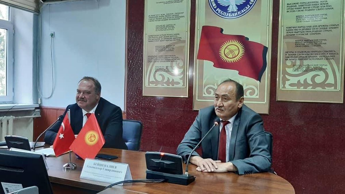 Türkiye\'den Kırgızistan\'a 150 bin doz Covid-19 aşı desteği