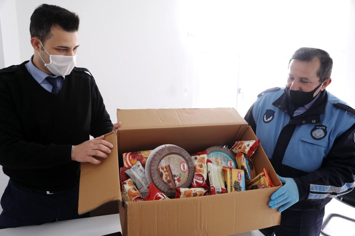 Zabıta ekipleri raf ömrü geçen gıdalara el koydu
